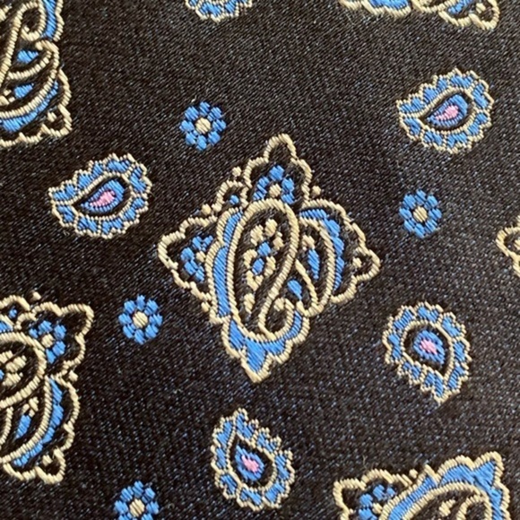 Robert Talbott Recent Paisley Silk Hand Made Tie - Picture 6 of 8